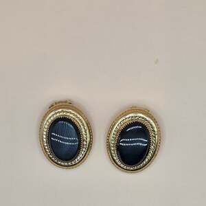 Whiting & Davis Oval Black Onyx Stone Gold Tone Clip On Earrings Clip Ons